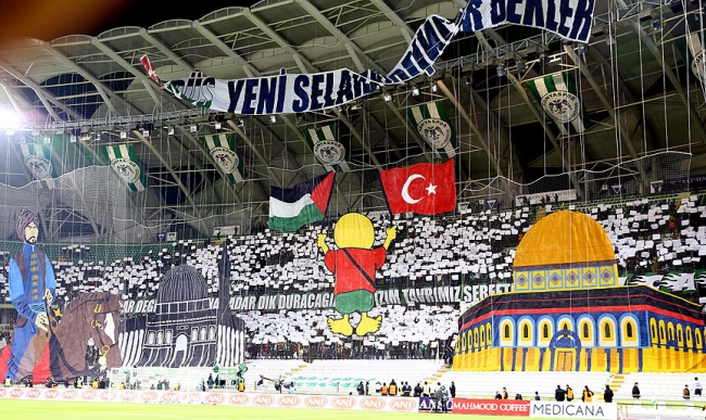 Atiker Konyaspor-Fenerbahçe karşılaşması öncesinde Kudüs koreografisi